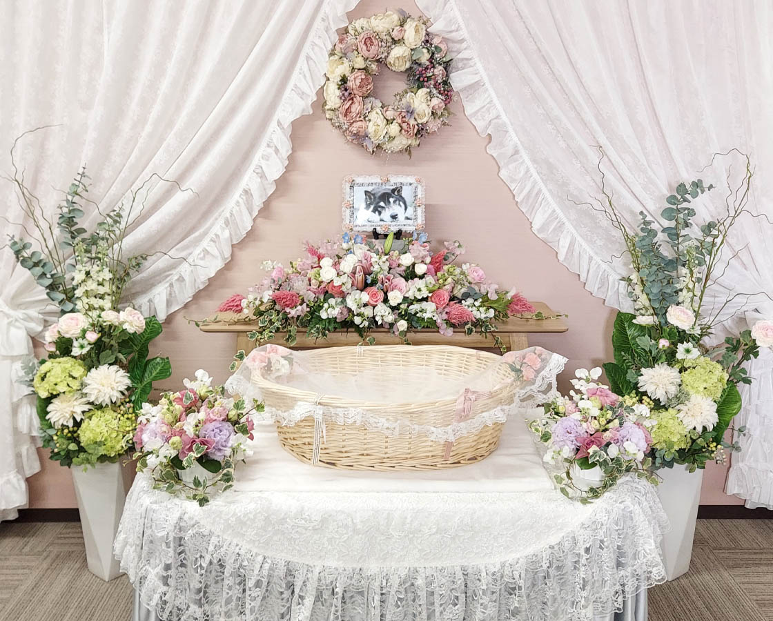ペット葬クオリア３Fの花祭壇